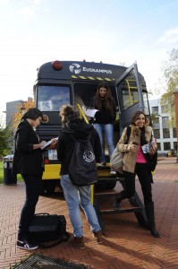 Autobusean jaso dute kultura ekintzailearen berri ikasleek.