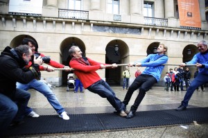 Sokatira dema izan zen Iantzi eta Kortaren arteko kalapita irudikatzeko bidea.