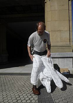 Jürgen Wolff Kepasakonlakasa kolektiboko ekintzailea, mozorrotzen