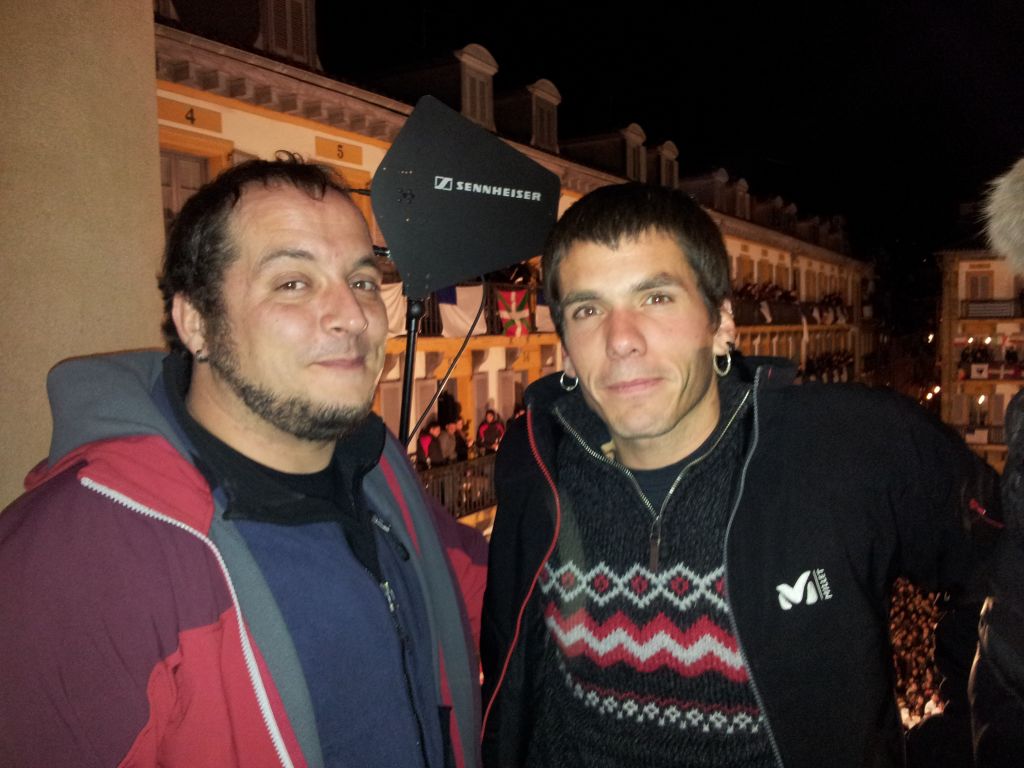 David Fernandez CUPeko legebiltzarkidea eta Markel Ormazabal. (Argazkia: N. Lizarralde)