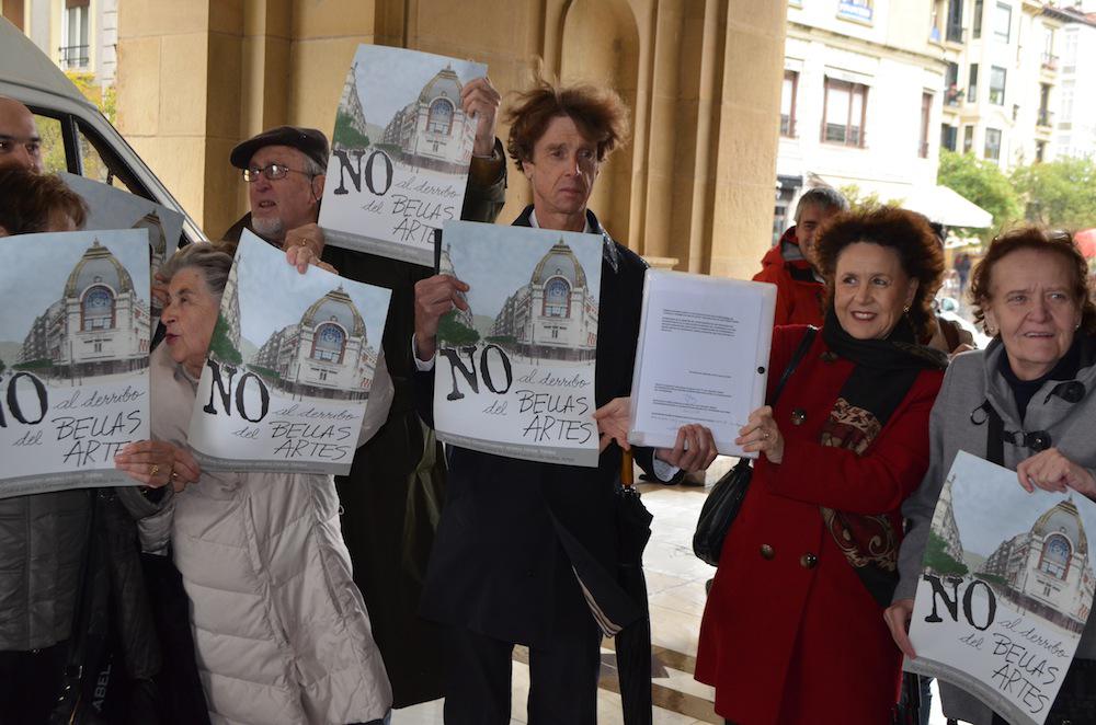 Sinaduren aurkezpena udaletxean. (Argazkia: Agurtzane Altuna)