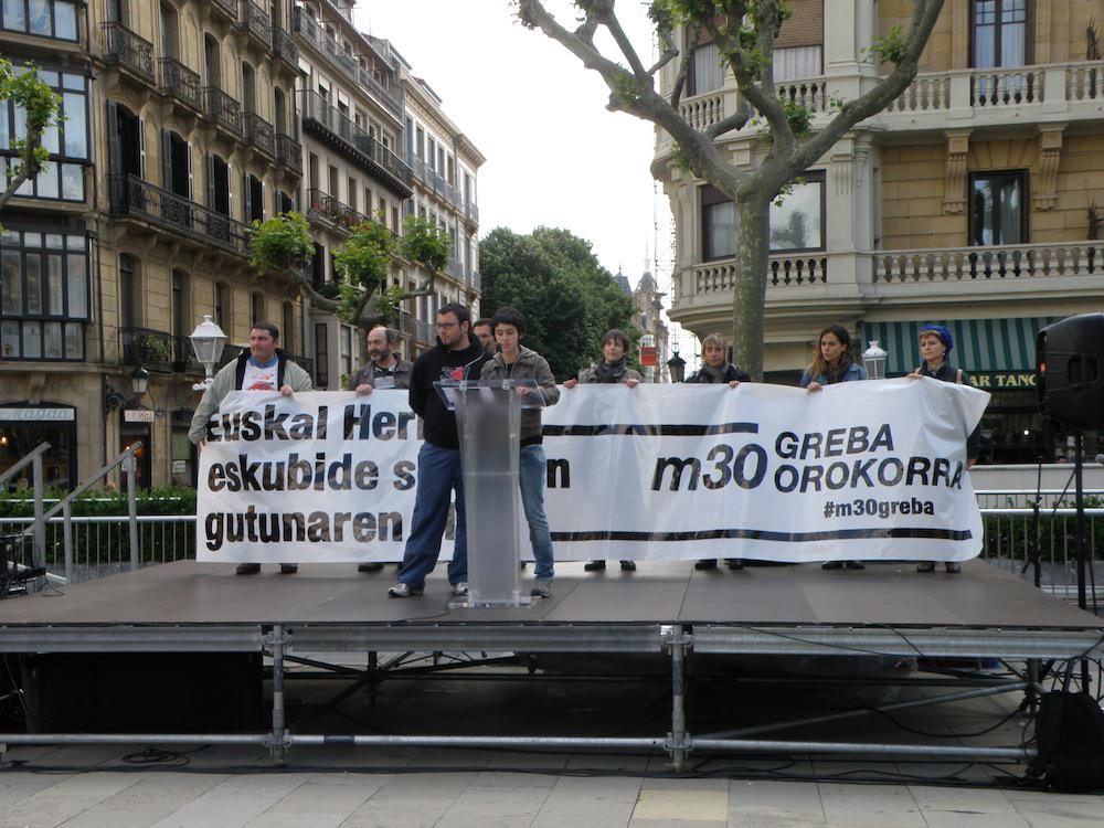 Komunikatuaren irakurketa. (Argazkia: K. M.)