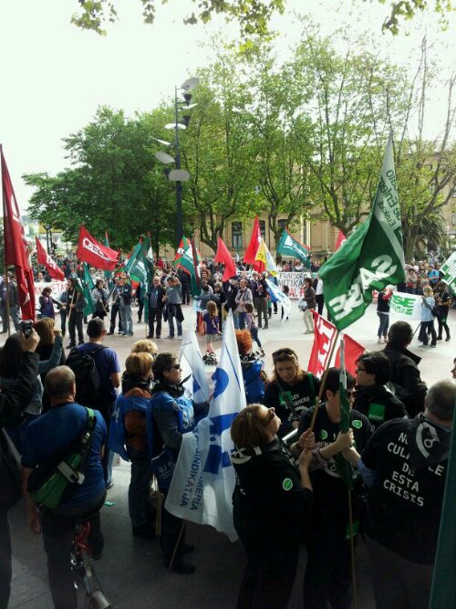 Sindikatuen manifestazioa Donostian. (Argazkia: N. Lizarralde)
