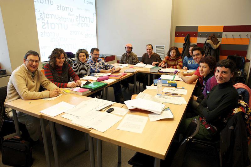 Urrats euskaltegiko ikasle batzuk. (Argazkia: Mikel Goñi)