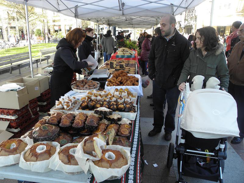 Behemendiren azokako salmenta postu bat. (Argazkia: Aritz Sorzabal)