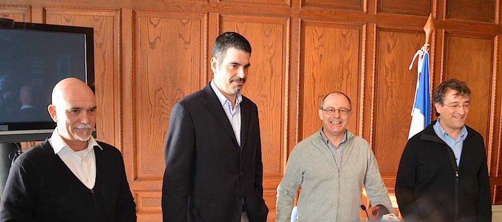 Iñaki Gurrutxaga, Eneko Goia, Juan Karlos Izagirre eta Josu Ruiz, 2014ko aurrekontuetan lortutako akordioaren berri eman dutenean. (Argazkia: Agurtzane Altuna)