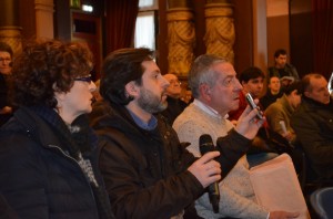 Milagros Prior eta bere semea, gaur udaletxean egindako bilera informatiboan. (Argazkia: Agurtzane Altuna) 