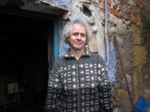 Asier Mendizabal bost urtez bizi izan zen Txomin etxean. (Argazkia: Nerea Lizarralde)