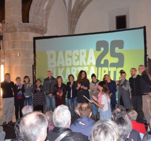 Bagera elkartearen 25. urteurren festan 25 bidelagun omendu zituzten. (Argazkia: Estitxu Zabala)