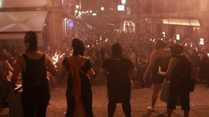 Gaueko manifestazioa, Santa Maria elizaren aurrean. (Argazkia Donostiako Piratak)