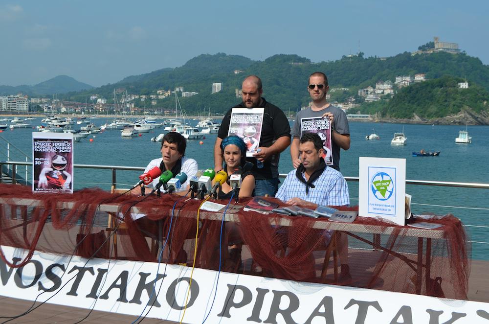 Piratek Aste Nagusiko berrikuntzak aurkeztu dituzten unea. (Argazkia: Agurtzane Altuna)