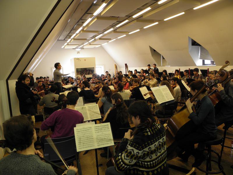 Musikeneko orkestra sinfonikoa.