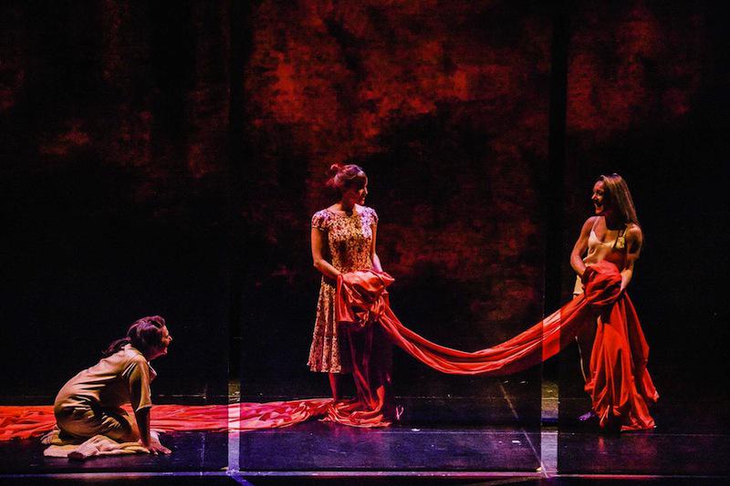 Maitasunaren ostean maitasuna. Ados Teatroa
