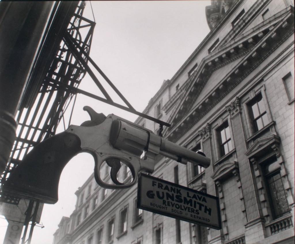 berenice-abbot-gunsmith-and-police-station-new-york-1937