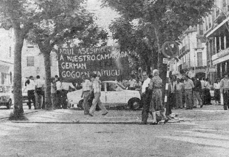 1978ko San Ferminetan gertatutako istiluen ondorengo protesta batean, German Rodriguezen oroimeneko pankarta bat. (Argazkia: San Fermines 78 gogoan)
