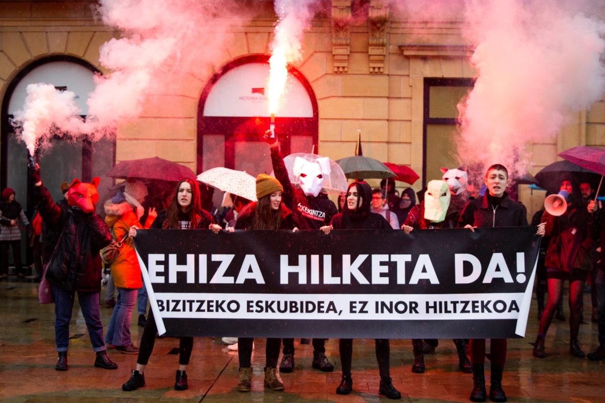 Askekintzak bloke antiespezista osatu du ehizaren manifestazioan (Argazkia: Askekintza)