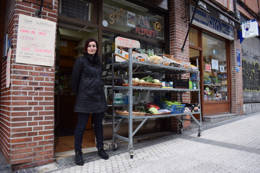 Soraya Rodriguez, Ametzagaña kaleko Sora janari-dendan. (Argazkia: Irati Salsamendi)