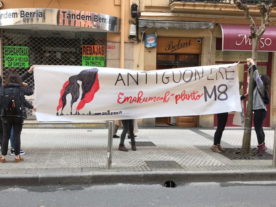 Martxoaren 8ko greba feminista iragartzeko pankarta bat Antiguan, 2019an. (Argazkia: Antiguotarrak elkartea)