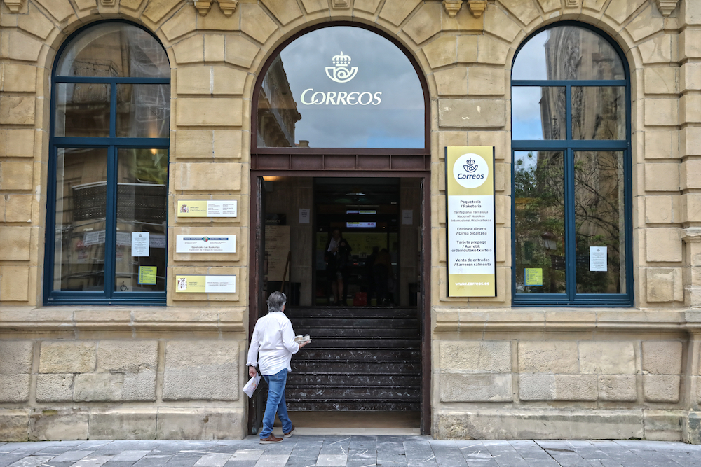 Urdaneta kaleko Correosen bulegoa. (Argazkia: Joseba Parron)