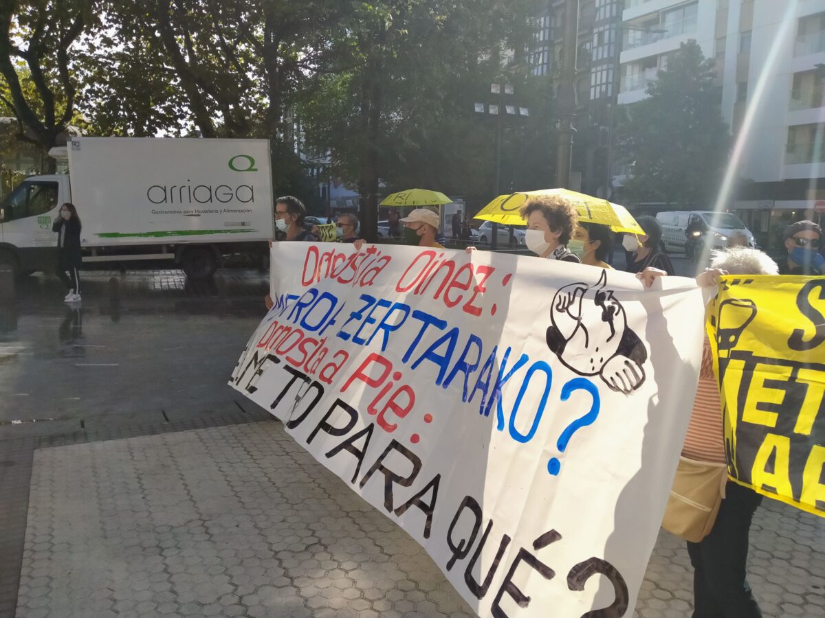 Satorralaia bizilagunen mugimenduaren protesta, Donostiako Metrominuto planoaren aurkezpenean. (Argazkia: Satorralaia)