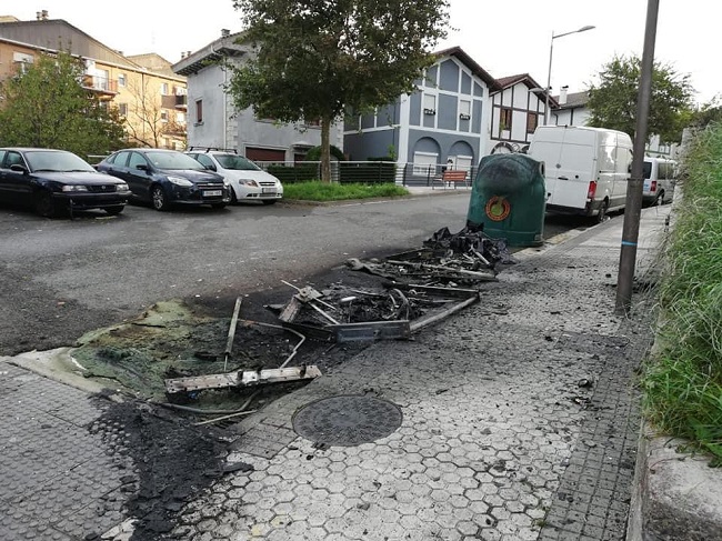 Altzan, Amaran eta Antiguan erre dituzte edukiontziak, besteak beste. (Argazkia: Donostiako Udala)