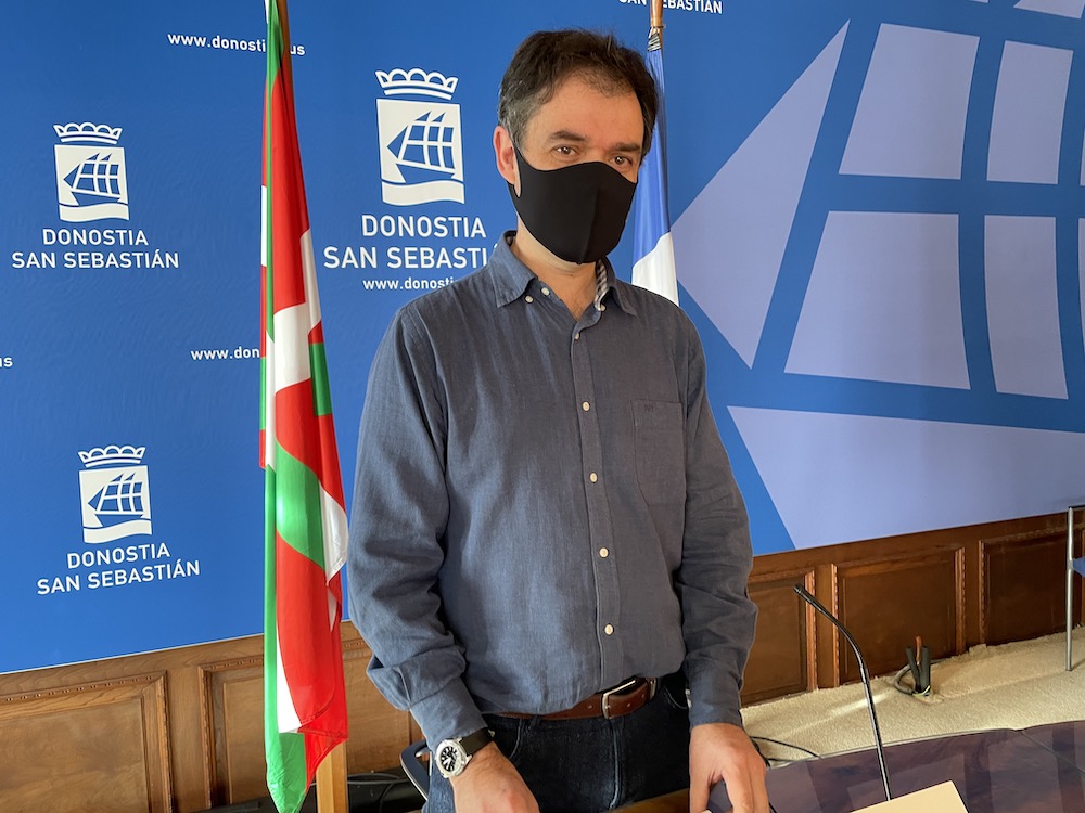 Ricardo Burutaran EH Bilduko zinegotzia, gaur egin duen prentsaurrekoan. (Argazkia: EH BIldu)