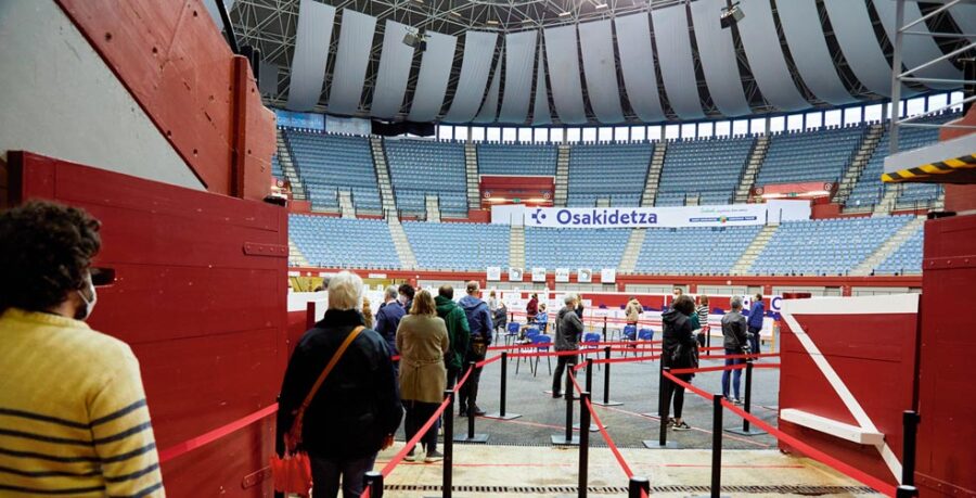 16 eta 29 urte arteko gazteak txertatzen ari dira dagoeneko. (Argazkia: Donostialdeko ESI)