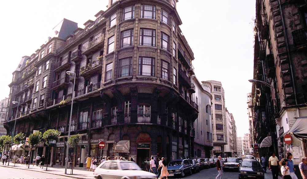 rueba antzokia 1960ko hamarkadan Mirakruz kalean ateratako argazkian.