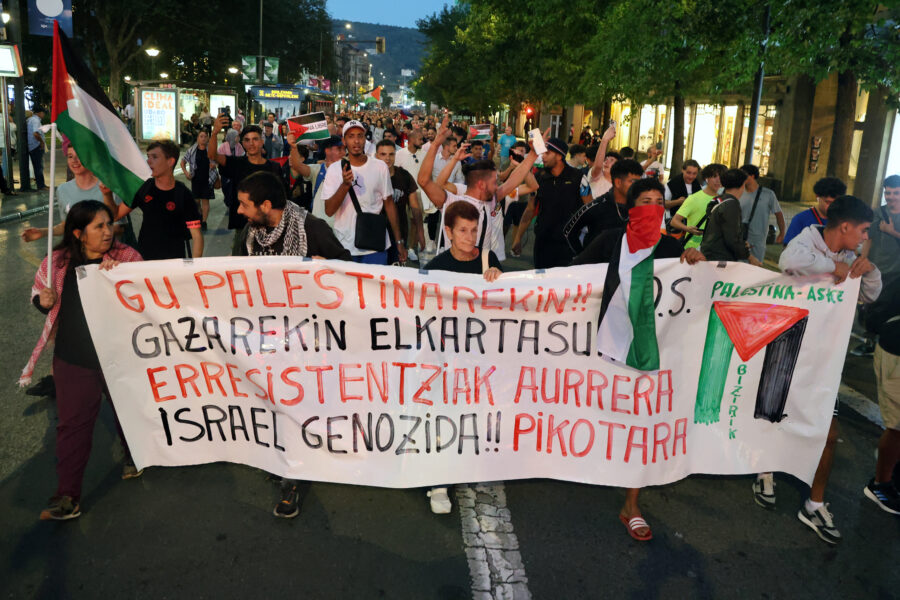 Palestinaren aldeko manifestazioa Donostian. (Argazkia: Joseba Parron)