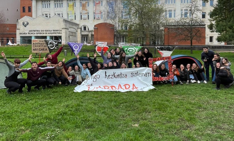 Azkenaldian Parte Zaharreko ostalaritza establezimenduetan izandako suteen aurrean, Parte Zaharreko hainbat bizilagunek manifestazioa egin zuten larunbatean auzoko kaleetatik, Parte Zaharrean Bizi auzo elkarteak deituta. Suteen aurkako prebentziorako udal ordenantza bat sustatzeko eskatu zioten udalari.