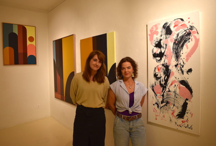 Maria Aztiria eta Nora Pilarte Ekain arte galerian.