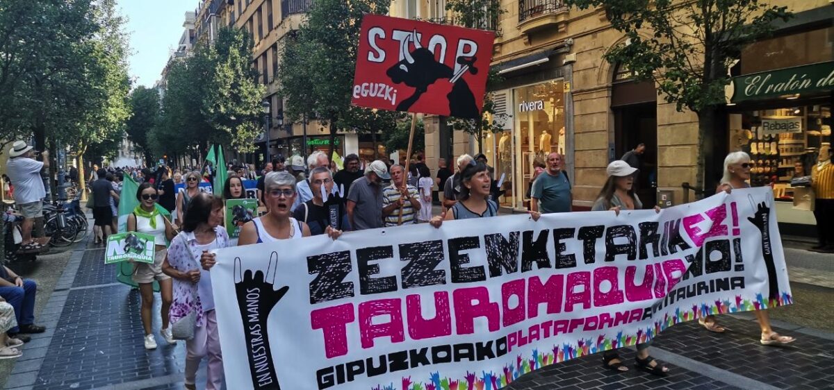 Zezenketen aurkako manifestazioa.