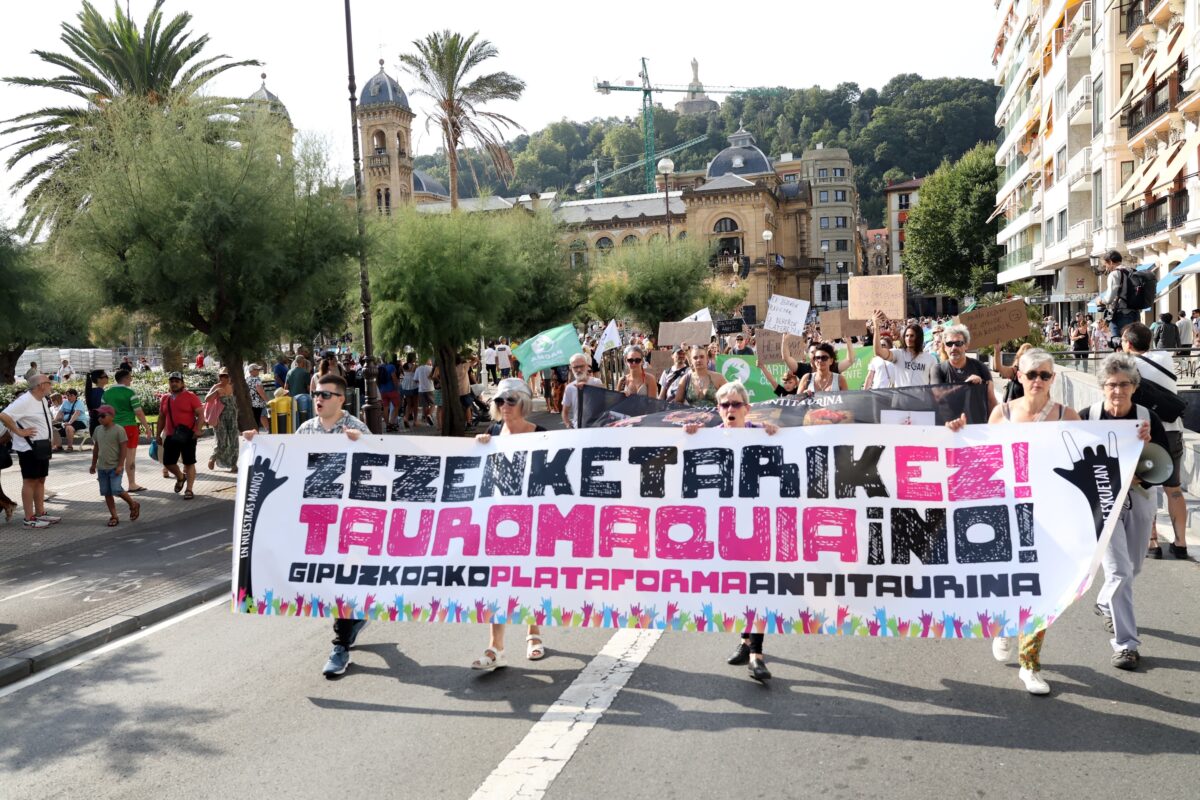 Zezenketan aurkako manifestazioa