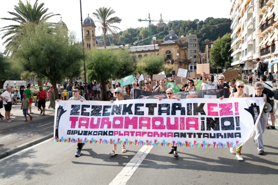 Zezenketan aurkako manifestazioa