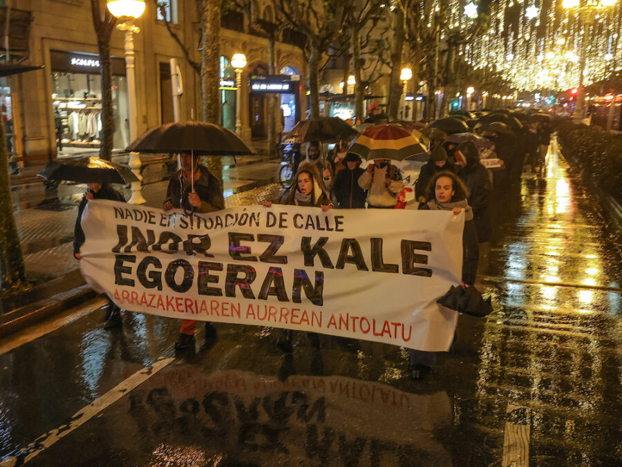 Kale egoeran daudenen aldeko manifestazioa