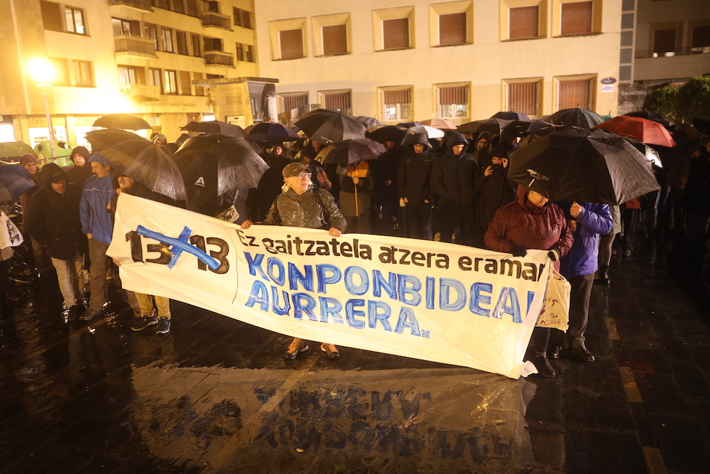 13/13 sumarioan zigortutakoen aldeko elkarretaratzea