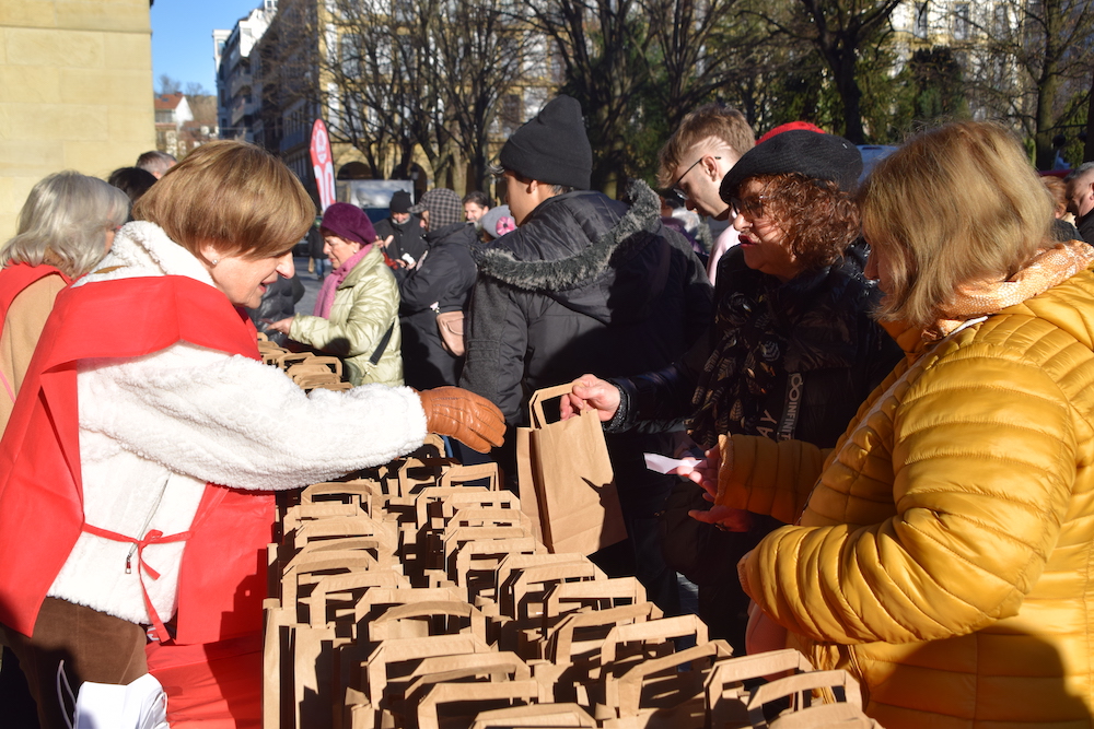 VII.Caritasen errege opil solidarioa