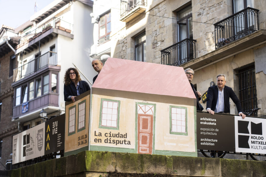 Hiria lehian erakusketa