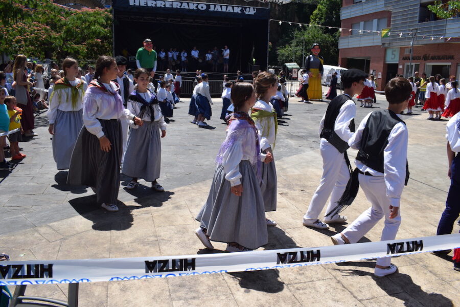 Dantza_erakustaldia