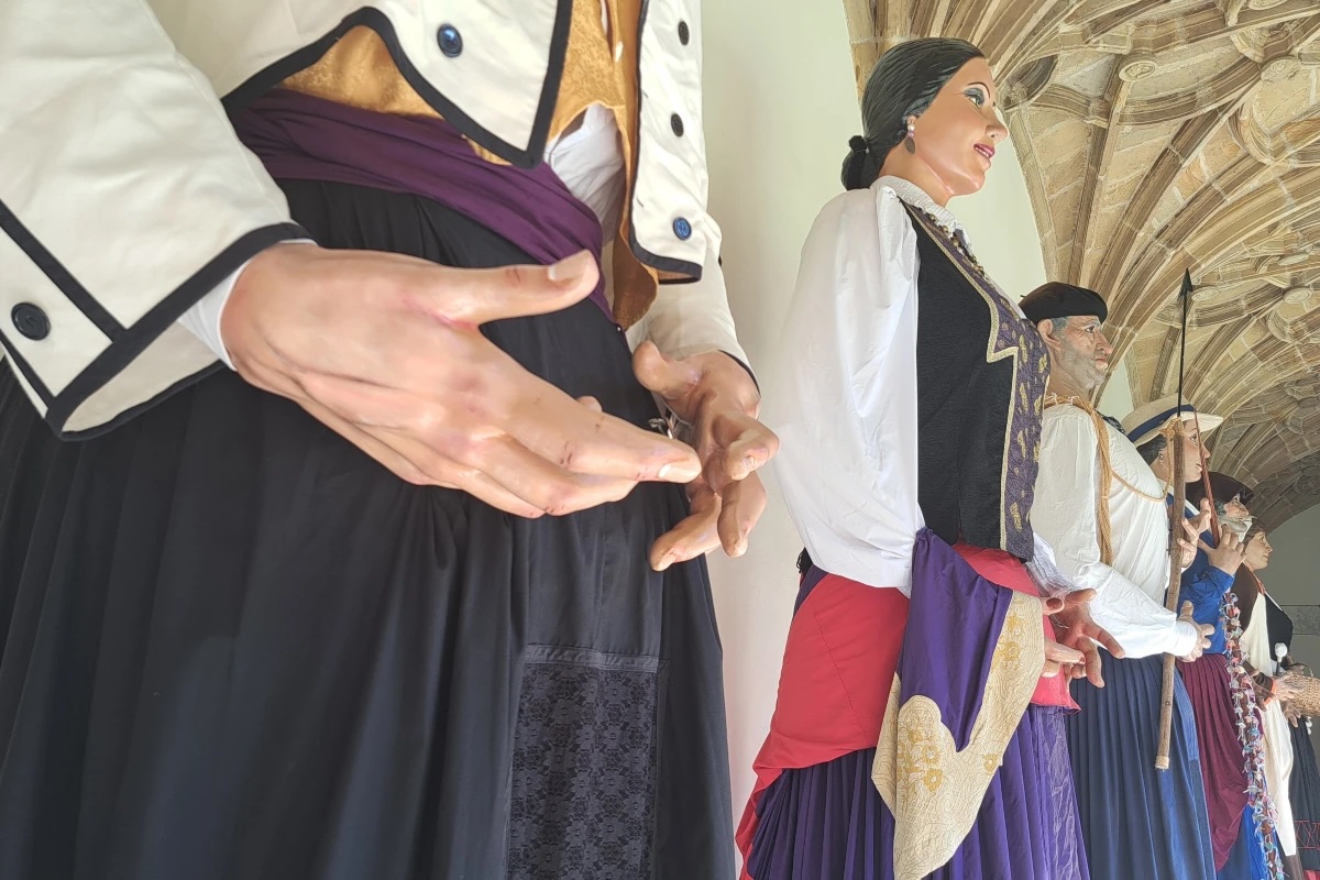 San Telmo museoko klaustroan daude erraldoiak.
